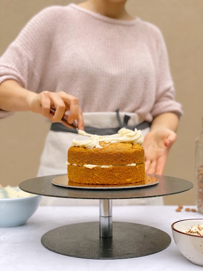 Catalina frosting a cake