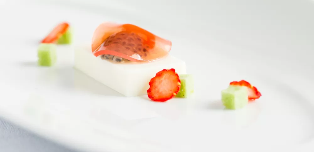 strawberry pannacotta dessert