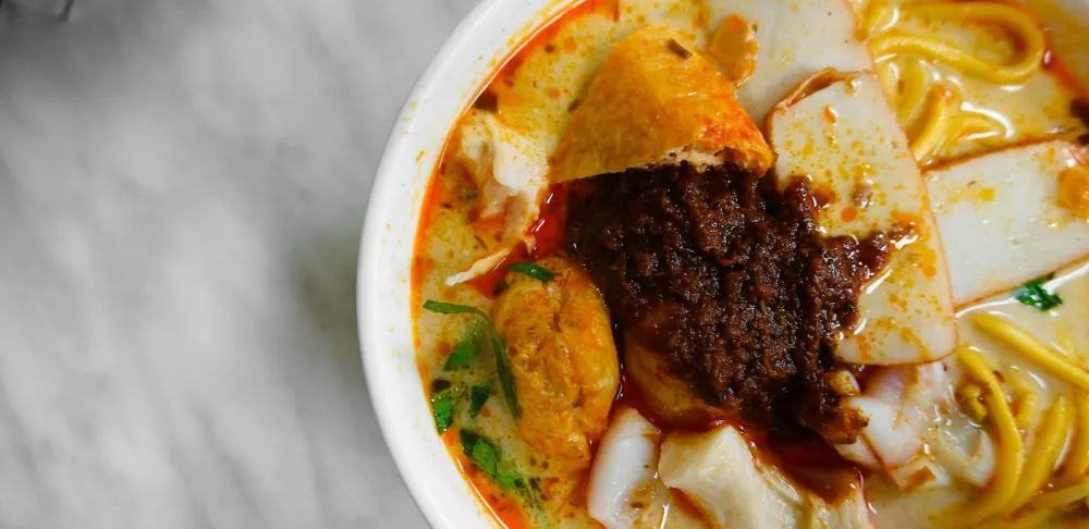 A colorful bowl of laksa