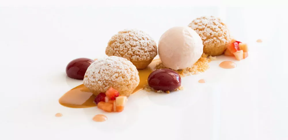 refined crunchy choux dessert