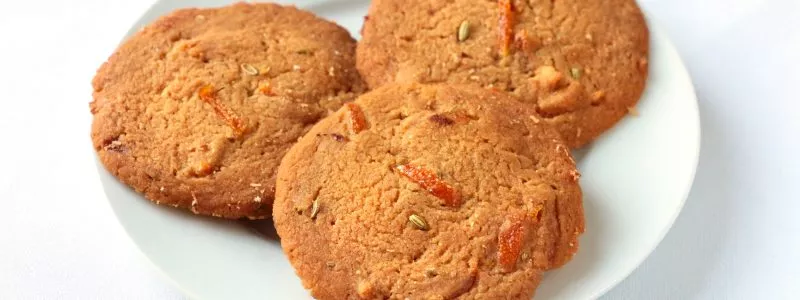 Burnt honey and fennel cookie