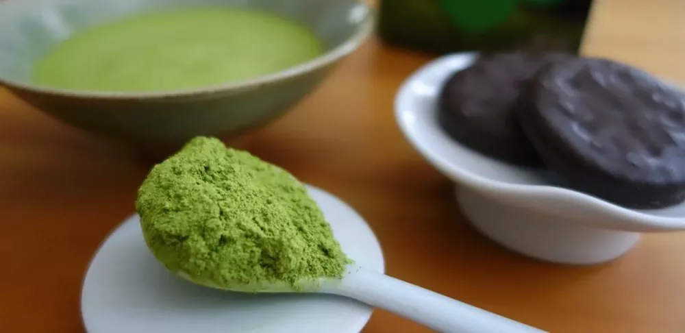 Matcha powder and tea are served.