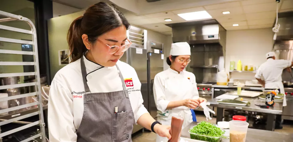 Women chefs on the line.