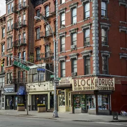 Corner in East Village neighborhood of New York courtesy of agorafy