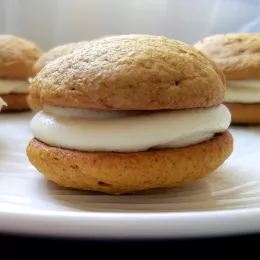 pumpkin whoopie pies