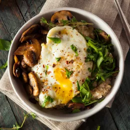 Oats with Sautéed Mushrooms and a Fried Egg