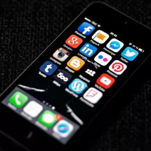 iphone open to social media apps