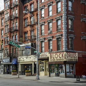 Corner in East Village neighborhood of New York courtesy of agorafy