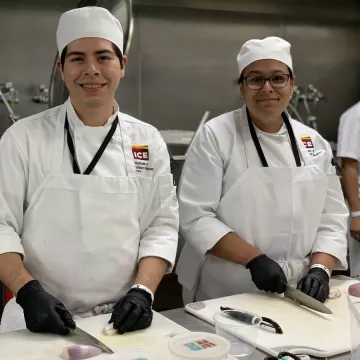 ICE students volunteer with Wolfgang Puck at the Oscars