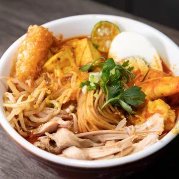 A colorful bowl of laksa