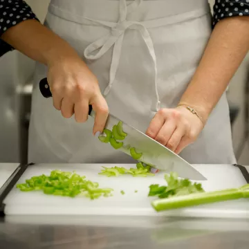 chef demonstrating their knife skills cutting celery in new york 