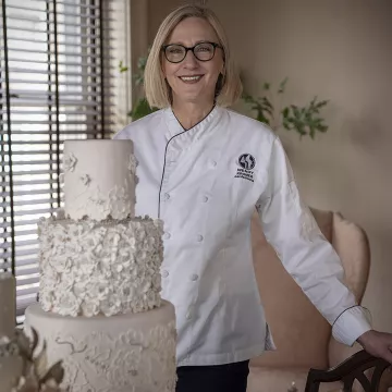 Wendy Kromer is a cake designer in Ohio.