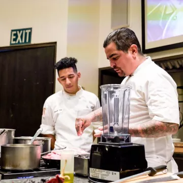 Chef Aarón Sánchez talks mentorship at exclusive ICC demo