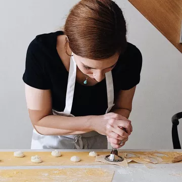 Meryl makes pasta