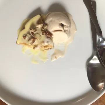 Joy Cho's plated dessert